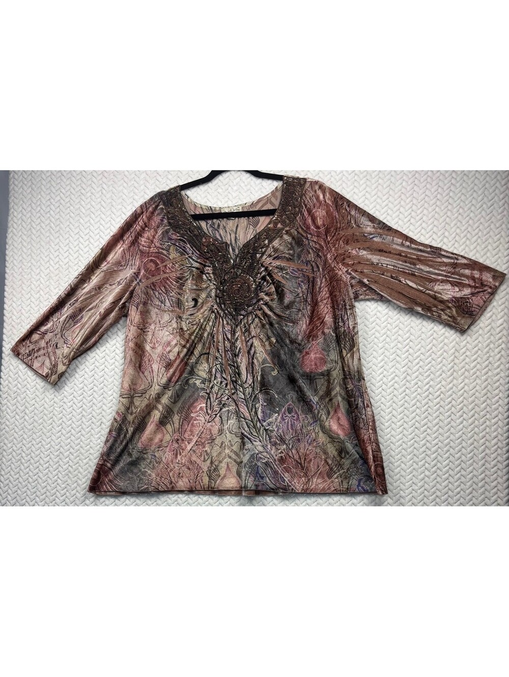 Live and Let Live Woman Embellished Velvet Top 1X